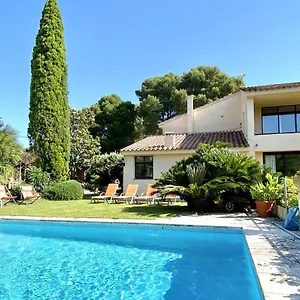 gran-casa-economica-con-piscina-privada-en-begur-girona.catalonia-hotels.com/